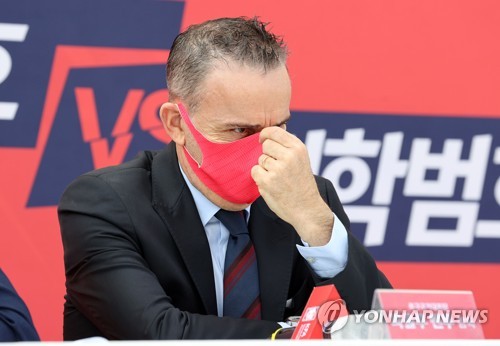 벤투 축구대표팀 감독 한 치 앞 모르는 일정…소중한 소집훈련