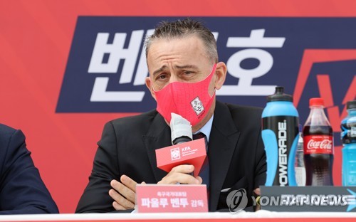 벤투 축구대표팀 감독 한 치 앞 모르는 일정…소중한 소집훈련
