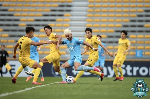 전북, '송민규 10호골' 포항에 0-1 패…우승전선 '빨간불'(종합)