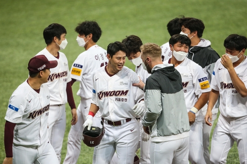 '끝내기' 키움 허정협 속으로 외쳤죠…제발 잡지 마라!