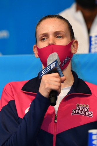 루시아 김연경과 편하게 사진 찍을 수 있게 돼 기뻐요