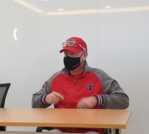 윌리엄스 KIA 감독, 경기 중 어필한 이유 불문율 확인 차원