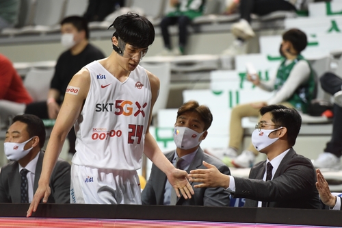 돌풍의 전자랜드, 개막 4연승 질주…SK는 DB 제압(종합)
