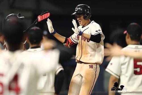 롯데, 나승엽과 구단 역대 2위 계약금 5억원에 전격 계약