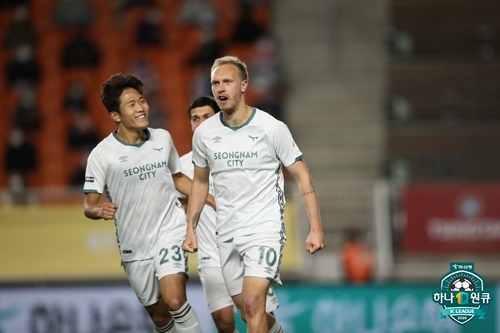 토미 PK 결승골 성남, 수원에 2-1 역전승…1부 잔류 가시권