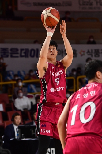 LG, 1년 7개월 만에 DB전서 승리…정희재 프로 첫 20득점