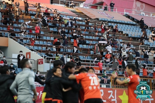'트로피는 준비됐다' 제주, 안방 팬들과 승격 기쁨 나눌까