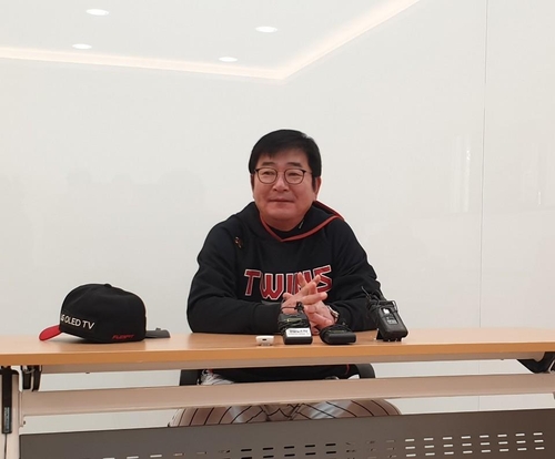 애써 웃은 류중일 LG 감독 최악의 결과지만…꼭 키움 잡을 것