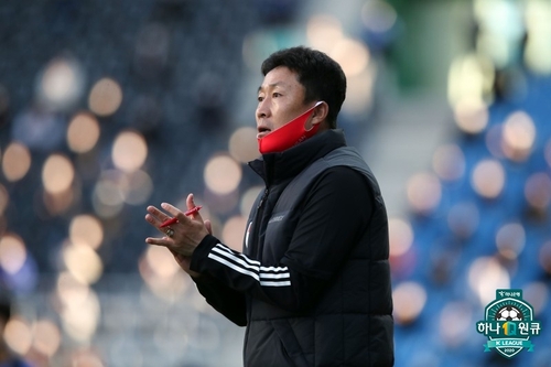 '다시 2부로' 부산 이기형 감독대행 선수들 부담감 컸다