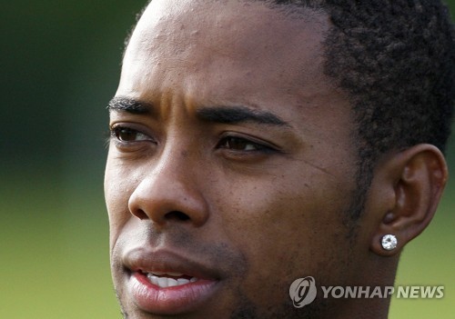 '산투스행' 호비뉴, 1주 만에 계약 중단…과거 성폭행 혐의 논란