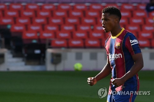 시즌 첫 엘 클라시코,  R 마드리드가 웃었다…바르사에 3-1 승리