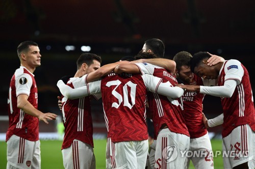 '은케티아 결승 골' 아스널, '파울 제로' 던도크에 3-0 완승