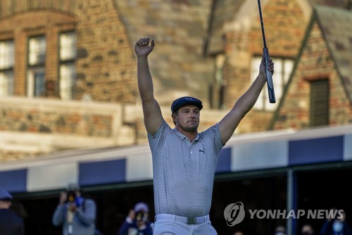 '헐크' 디섐보의 연습 샷, 360야드 담장 넘어 차량 강타