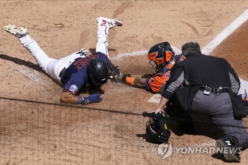 휴스턴, MLB 디비전시리즈 선착…미네소타 PS 18연패 수모
