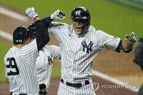 최지만, 포스트시즌 첫 멀티히트…탬파베이 ALDS 1패 뒤 2연승