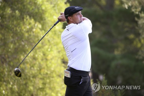 '퍼트도 잘해' 디섐보, PGA 슈라이너스 오픈 1R 선두