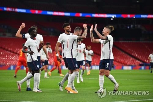 '칼버트-르윈 대표팀 데뷔골' 잉글랜드, 웨일스에 3-0 완승