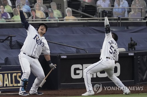 최지만, 한국인 타자 최초 'WS 무대 선다'…3타수 2안타 맹활약