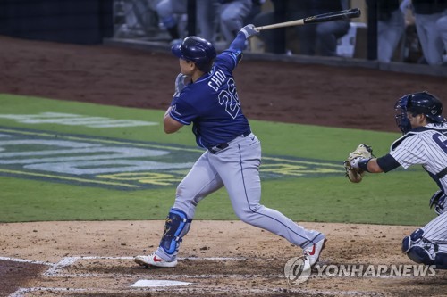 최지만, 포스트시즌 첫 멀티히트…탬파베이 ALDS 1패 뒤 2연승