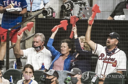 MLB 첫 관중 입장…애틀랜타, 9회 터진 홈런으로 NLCS 1차전 승