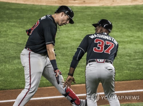 MLB 첫 관중 입장…애틀랜타, 9회 터진 홈런으로 NLCS 1차전 승
