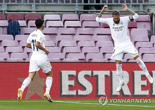 시즌 첫 엘 클라시코,  R 마드리드가 웃었다…바르사에 3-1 승리