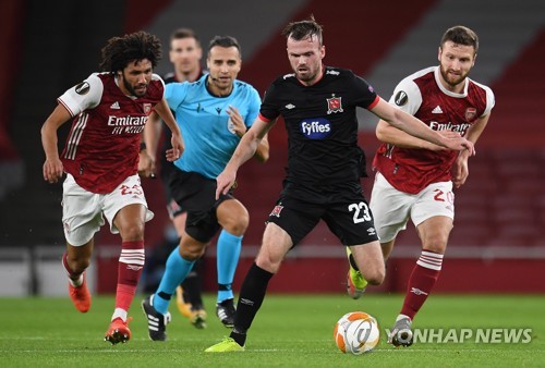 '은케티아 결승 골' 아스널, '파울 제로' 던도크에 3-0 완승
