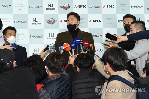이게 무슨 일이야…류현진 8개월 만에 '낯선 환경 속'에 귀국