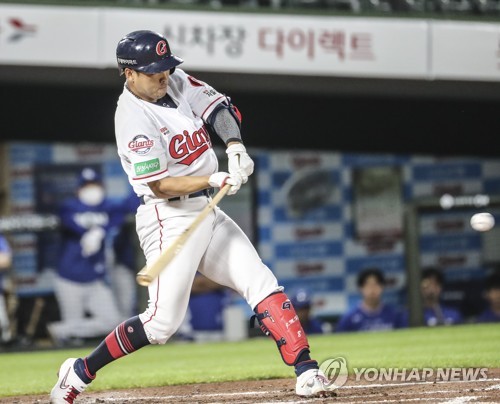 대타 전준우 결승 3점포…롯데 스트레일리는 12승째