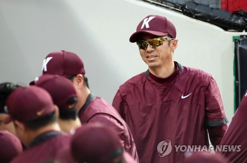 손혁 키움 감독, 시즌 중 전격 사퇴…김창현 코치 감독대행