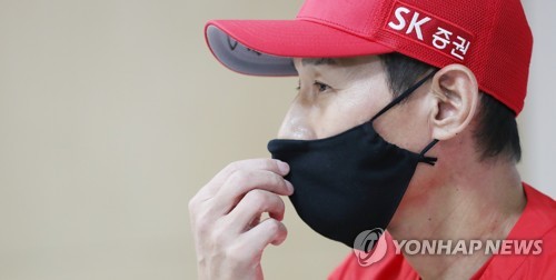 염경엽 SK 와이번스 감독, 자진 사퇴…실망하게 해 죄송