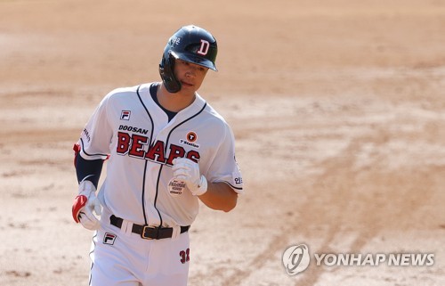 두산 김재환, 건재 과시…135ｍ 대형 홈런 '쾅'