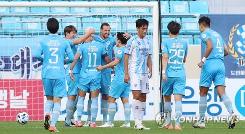 첫 ACL 진출의 기적을!…'차포' 뗀 광주FC의 마지막 도전