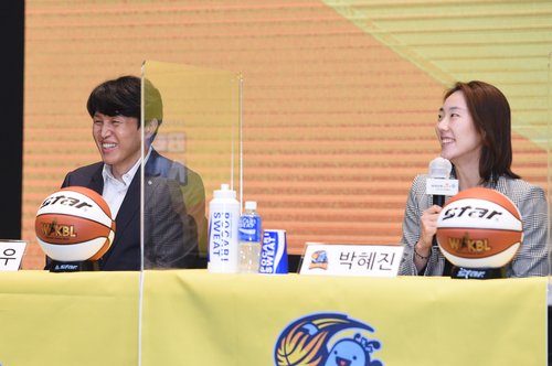 [여자농구개막] ① '박지수 있는' KB, '빅맨 없는' 우리은행이 막아설까