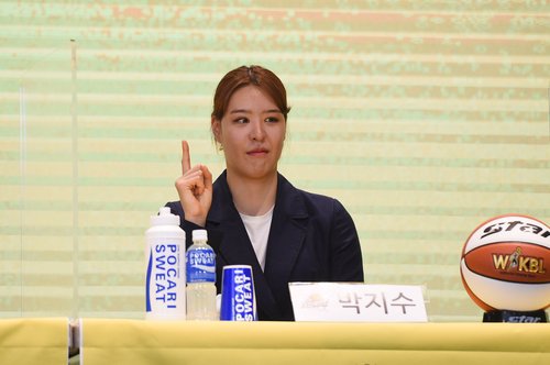 [여자농구개막] ① '박지수 있는' KB, '빅맨 없는' 우리은행이 막아설까