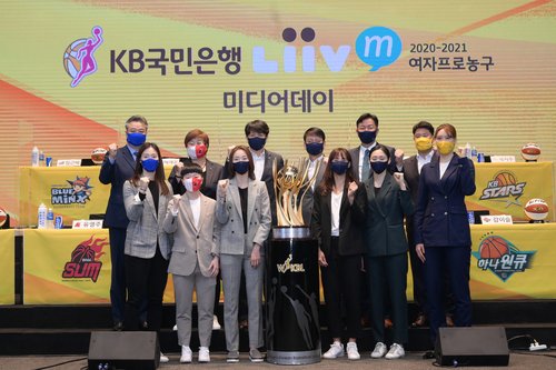 [여자농구개막] ① '박지수 있는' KB, '빅맨 없는' 우리은행이 막아설까