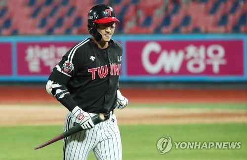 '소형준 11승' kt, 병살타 4개 치고도 LG에 DH 2차전 대승