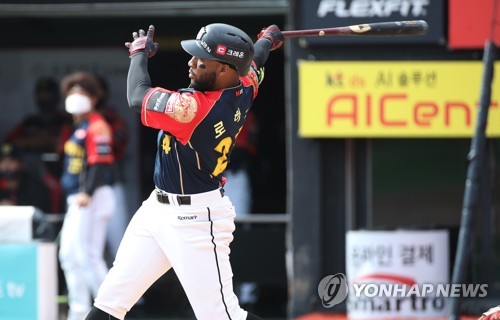 '호쾌한 장타력' 로하스, 시즌 42호 홈런…최근 5경기서 4방
