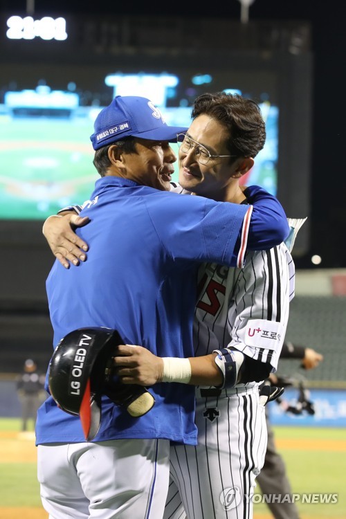 '첫 2천500안타' 박용택 중요한 타석에서 안타 쳐 좋았는데…