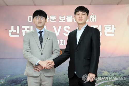신진서, 바둑 슈퍼매치서 박정환 압도…7번기 1차전서 3연승
