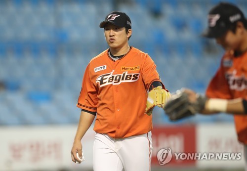 한화 우완 베테랑 투수 장시환, 팔꿈치 수술로 '시즌 아웃'