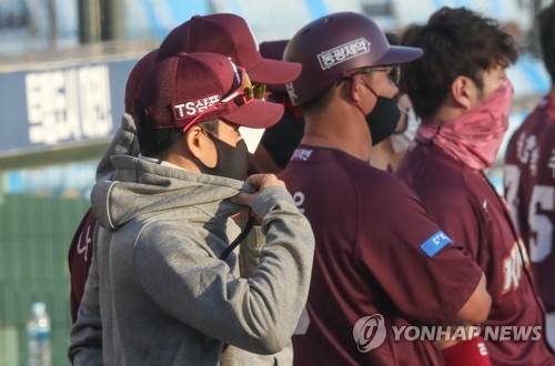 손혁 감독 사퇴한 키움, kt에 패해 5위로 추락