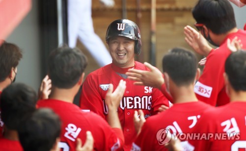 '탈꼴찌 싸움' SK·한화, 시즌 100패 오명 '탈출'(종합)
