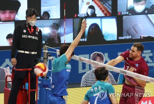 정지석 블로킹 11개…대한항공, 우리카드 꺾고 개막전 승리