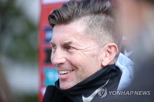 '한국어 업그레이드' 벨 감독 퍼포먼스가 유일한 발탁 기준