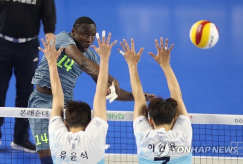 '다우디 30점' 현대캐피탈, 우리카드 꺾고 시즌 첫 경기 완승