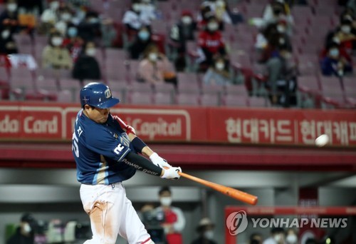 '18안타' NC, KIA 대파…창단 첫 정규시즌 우승 '눈앞'