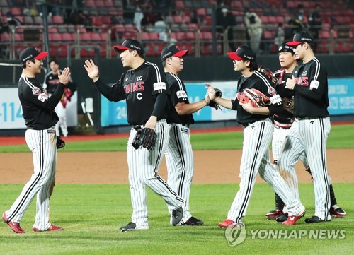 프로야구 LG, PO 직행에 2승만 더…두산·kt '전승 총력전'