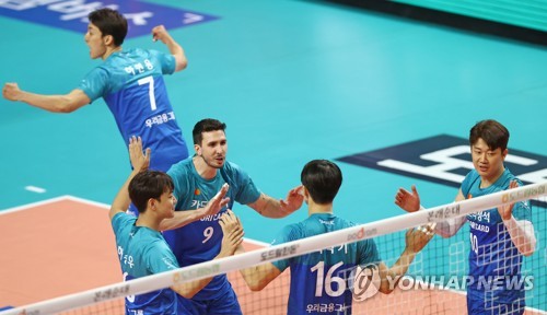남자배구 우리카드 3연패…알렉스 부상 후 훈련 부족이 결정적