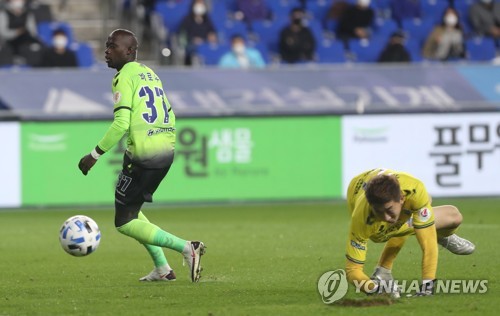전북, 울산 또 잡고 역전 우승 8부능선…바로우 결승골(종합)